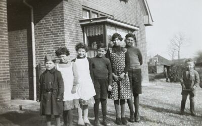 De kinderen van de familie Verstraten, Pietje met petje op links vooraan